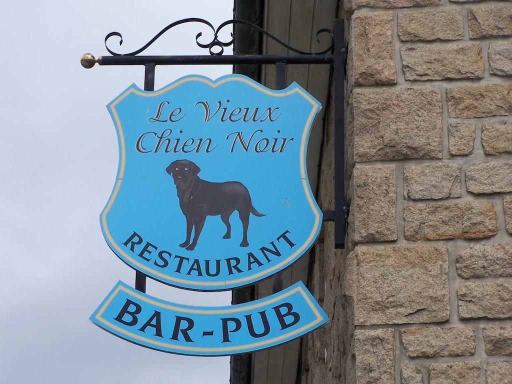 老黑狗酒店 Évran 外观 照片