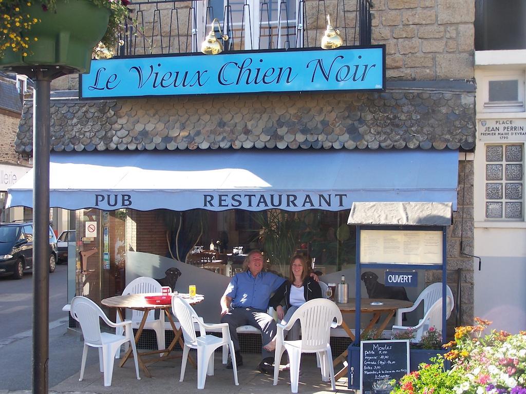 老黑狗酒店 Évran 外观 照片